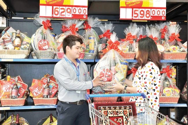 MM Mega Market tung ra thị trường 33 mẫu giỏ quà Tết sang trọng