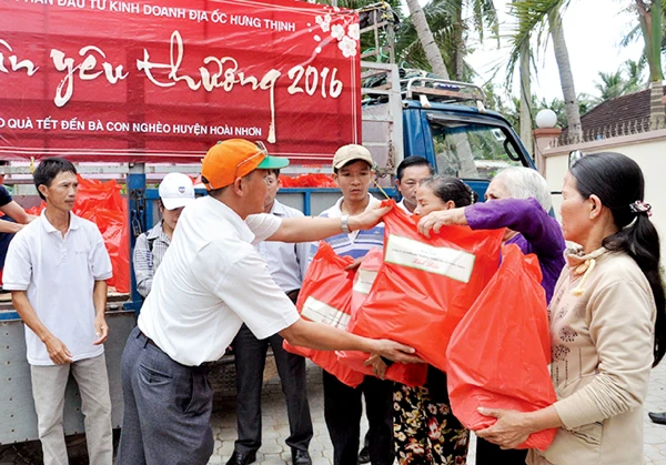 Công ty địa ốc Hưng Thịnh tặng 9 tỷ đồng hỗ trợ đồng bào lũ lụt