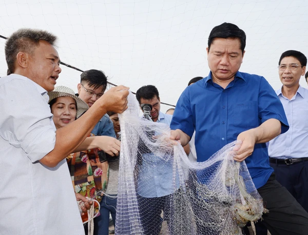 Bí thư Thành ủy TPHCM Đinh La Thăng gặp nông dân bàn chuyện làm giàu