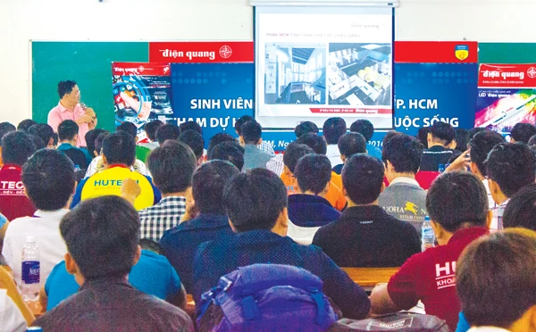 Điện Quang tổ chức hội thảo “Ánh sáng và cuộc sống” cho sinh viên Đại học Công nghệ TPHCM