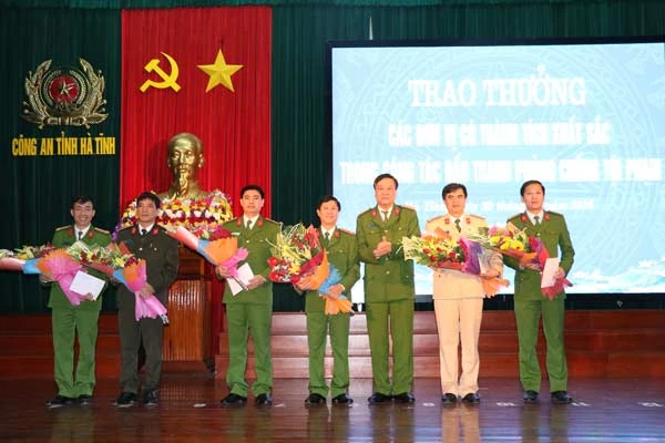 Hà Tĩnh thưởng các đơn vị có thành tích đấu tranh với tội phạm