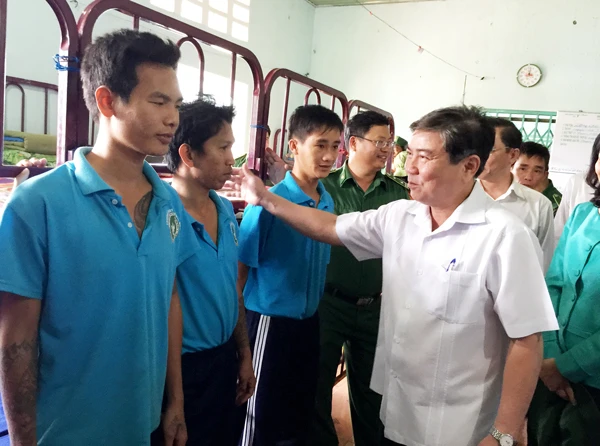 Lãnh đạo TPHCM thăm, chúc tết cán bộ và học viên cai nghiện tại ĐăkNông