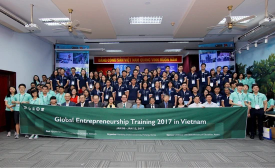 60 học viên tham gia chương trình đào tạo doanh nhân toàn cầu