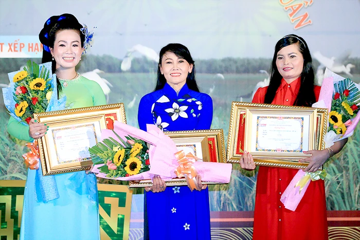 Nguyễn Thị Tám đoạt giải nhất cuộc thi Tuyển chọn giọng ca cải lương hàng tuần