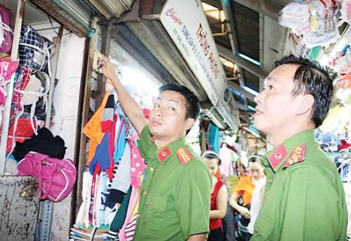 Nhiều “lỗ hổng” trong PCCC tại chợ Tân Bình