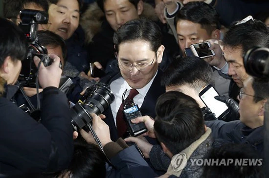 Lãnh đạo Samsung khai Tổng thống Park yêu cầu tài trợ cho Choi