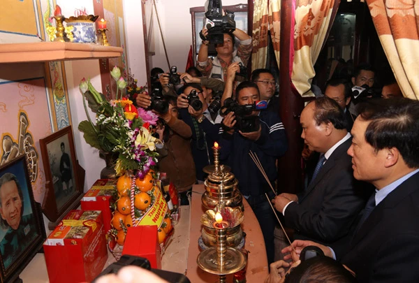 Thủ tướng Nguyễn Xuân Phúc thăm mẹ Việt Nam Anh hùng tại Quảng Nam