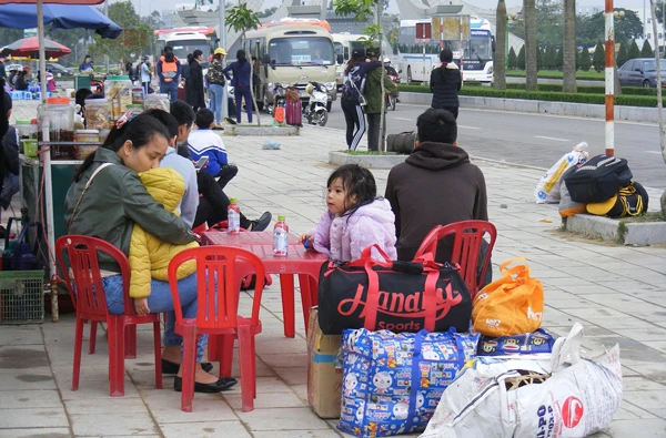 Vất vả tàu xe