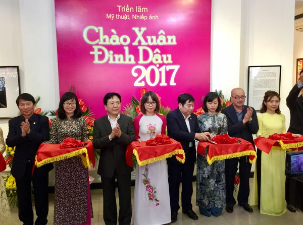 Rực rỡ sắc màu triển lãm Chào Xuân Đinh Dậu 2017