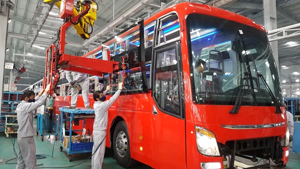 Thaco Bus Quảng Nam cháy do chập điện, thiệt hại 250 tỷ đồng