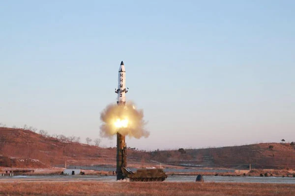 Tên lửa mới nhất của Triều Tiên có thể bay hơn 2.000km