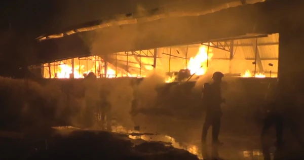 Hóc Môn: Cháy lớn tại cơ sở mộc
