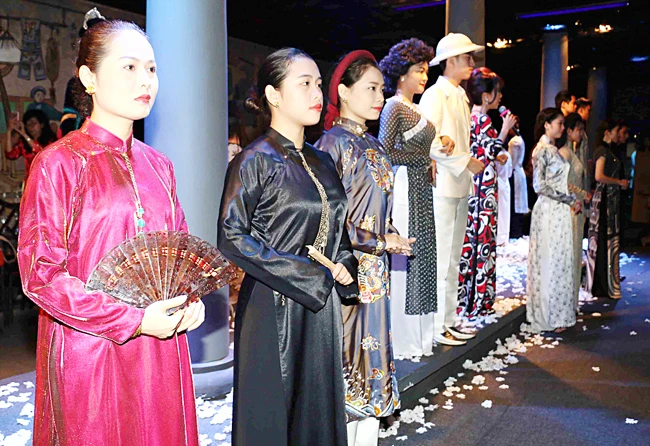 Lễ hội Áo dài TPHCM: Tôn vinh nét đẹp văn hóa dân tộc