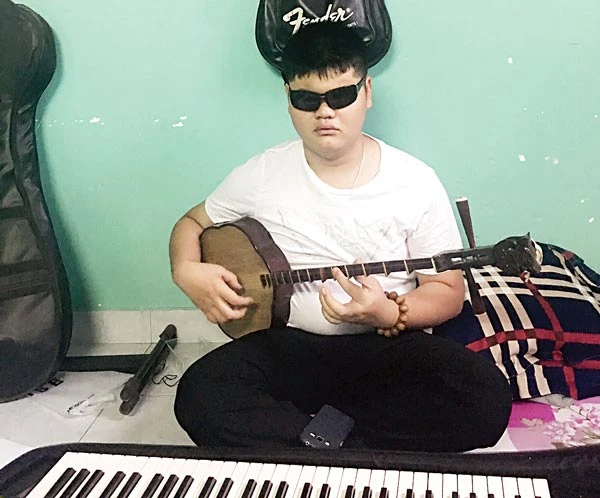 Cậu bé thành thạo nhiều nhạc cụ nhất châu Á