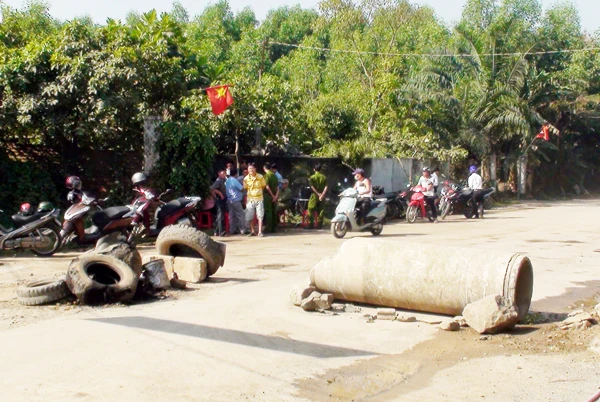 Dân lại chặn xe chở đá ở Đồng Nai