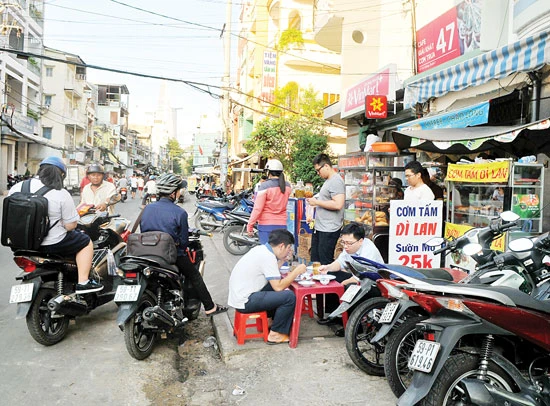 Xử lý tình trạng lấn chiếm vỉa hè - Cần cuộc “ra quân” trường kỳ