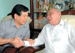 Chủ tịch nước Nguyễn Minh Triết chúc thọ nguyên Chủ tịch nước Võ Chí Công