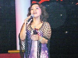 NSND Thanh Hoa “hát thầm”