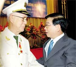 Tổ chức trọng thể lễ trao tặng Huân chương Sao Vàng cho Đại tướng Mai Chí Thọ