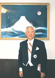 Nguyên Phó Thủ tướng Vũ Khoan nhận Huân chương Mặt Trời mọc