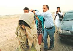 Taliban thả 2 nữ con tin