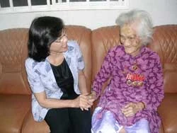 Chủ tịch HĐND TPHCM Phạm Phương Thảo thăm các cụ trên 100 tuổi
