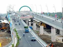 Đường nối cầu Thủ Thiêm với đại lộ Đông Tây: Phấn đấu hoàn thành trước 30-6-2008
