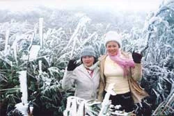 Ngày thứ 2, tuyết vẫn rơi trắng xóa đỉnh Mẫu Sơn
