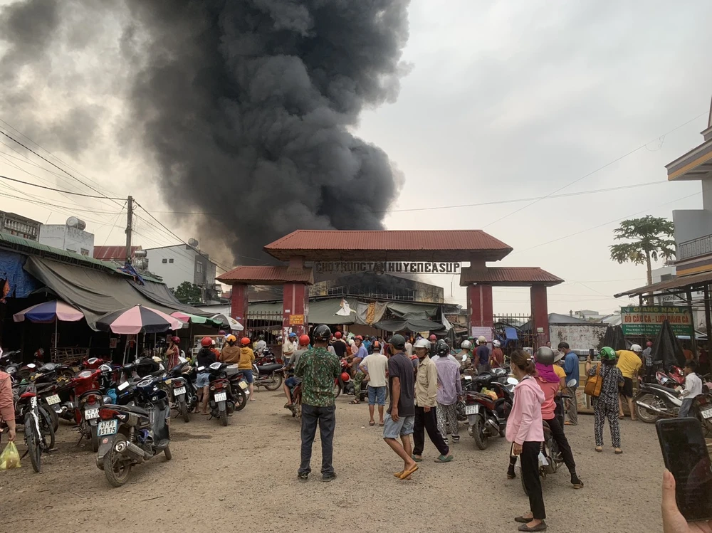 Đắk Lắk: Cháy chợ trung tâm huyện, thiệt hại hàng tỷ đồng