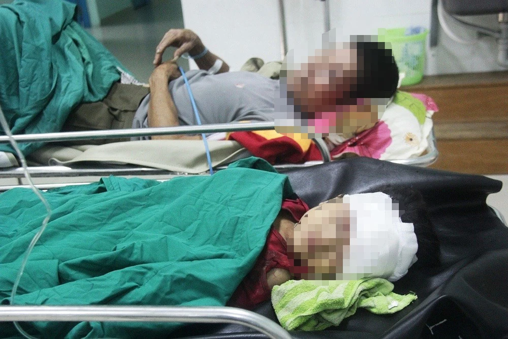 Hành khách bị thương đang được cấp cứu tại Bệnh viện đa khoa tỉnh Kon Tum