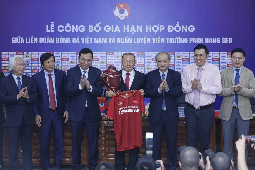 HLV Park sẽ có nhiều mục tiêu nặng nề với bóng đá Việt Nam trong 3 năm tới. Ảnh: MINH HOÀNG