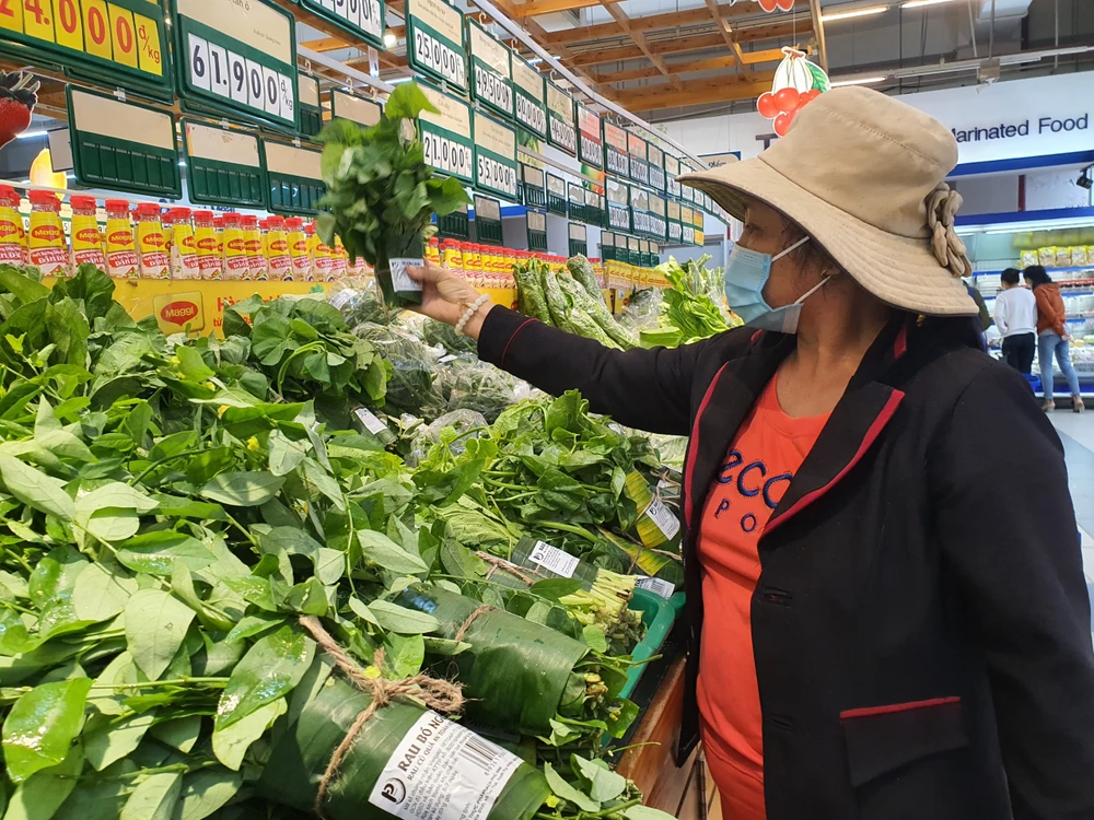 Bà Lê Thị Diệu ủng hộ việc dùng lá chuối thay thế túi nilon