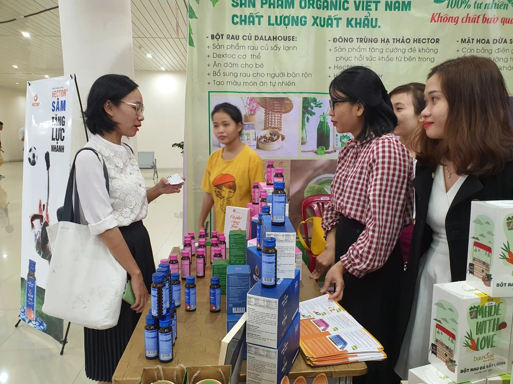 EWEC Đà Nẵng 2020 thu hút khách tham quan, mua sắm từ thời điểm mở cửa
