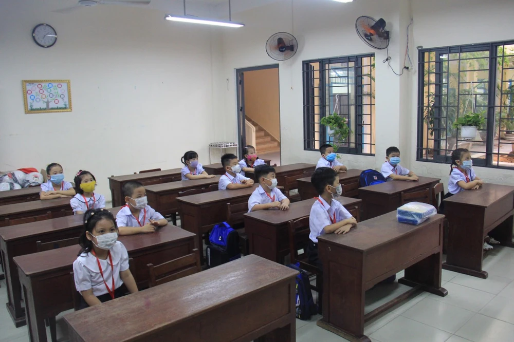 Học sinh Đà Nẵng tuân thủ quy định 5K khi đến trường
