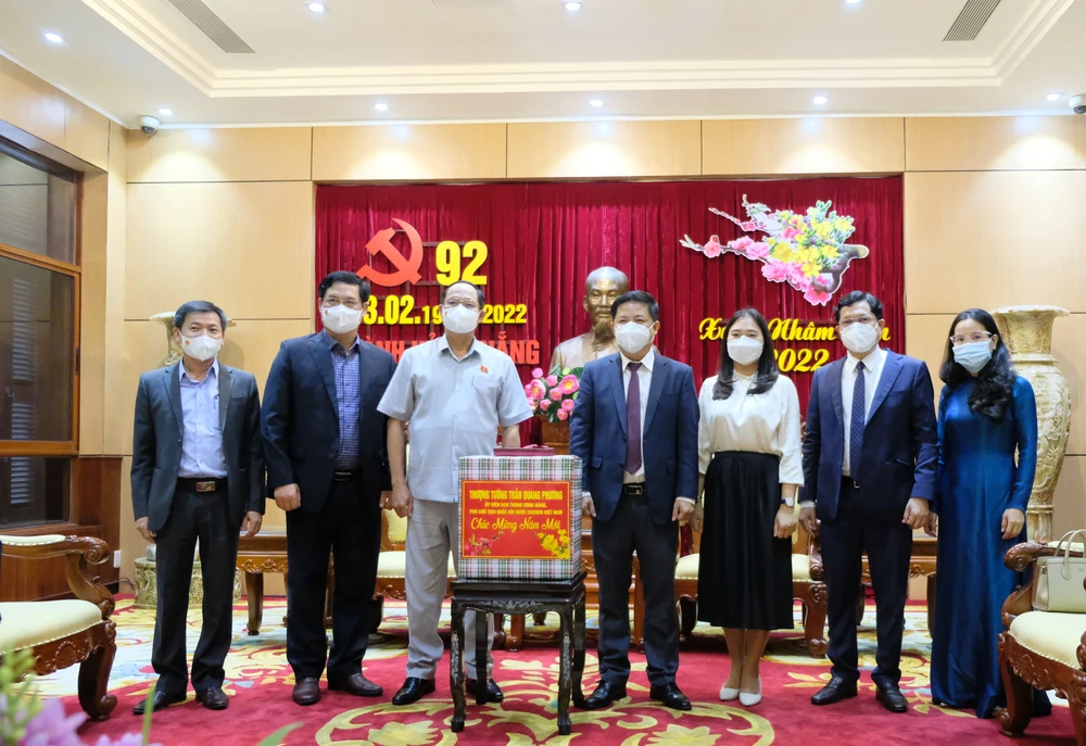 Phó Chủ tịch Quốc Hội Trần Quang Phương tặng quà, chúc tết lãnh đạo TP Đà Nẵng