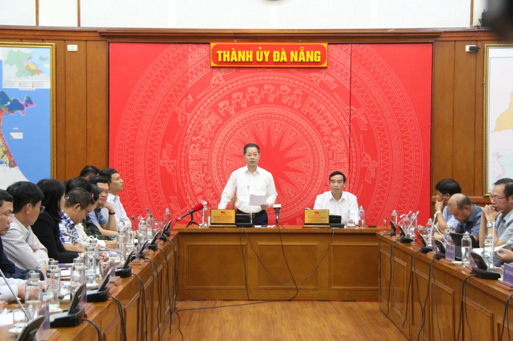 Bí thư Thành ủy Đà Nẵng và Chủ tịch UBND TP Đà Nẵng chủ trì cuộc họp