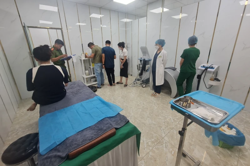 Tháng 10-2023, Đà Nẵng lại phát hiện thêm 1 thẩm mỹ viện "chui" sử dụng người không có trình độ, chứng chỉ hành nghề để can thiệp phẫu thuật làm đẹp cho khách hàng