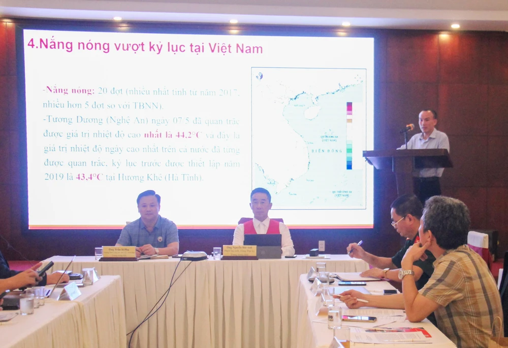 Ông Hoàng Phúc Lâm, Phó Giám đốc Trung tâm dự báo khí tượng thủy văn Quốc gia dự báo tình hình thiên tai năm 2024 tại Việt Nam. Ảnh: XUÂN QUỲNH