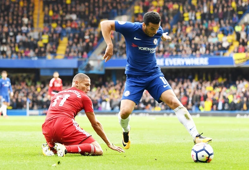 Pedro (xanh) và đồng đội có trận đấu đầy kịch tính trước Watford: Ảnh: Getty Images.