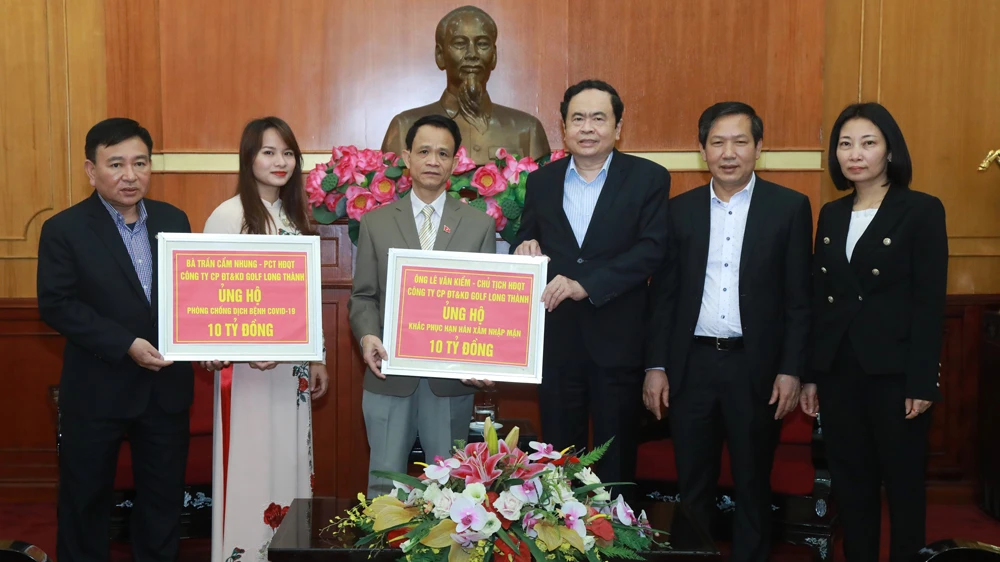 Vợ chồng doanh nhân Lê Văn Kiểm ủng hộ 20 tỷ đồng phòng chống dịch Covid-19 và hạn mặn ở ĐBSCL