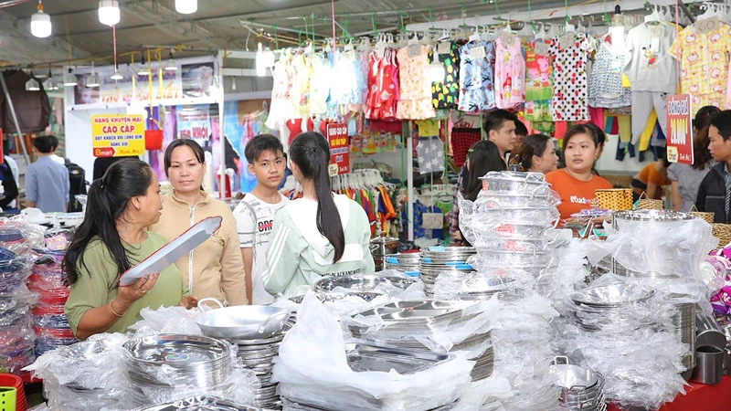 Chương trình khuyến mại năm 2019 của TPHCM thu hút đông đảo người tiêu dùng mua sắm
