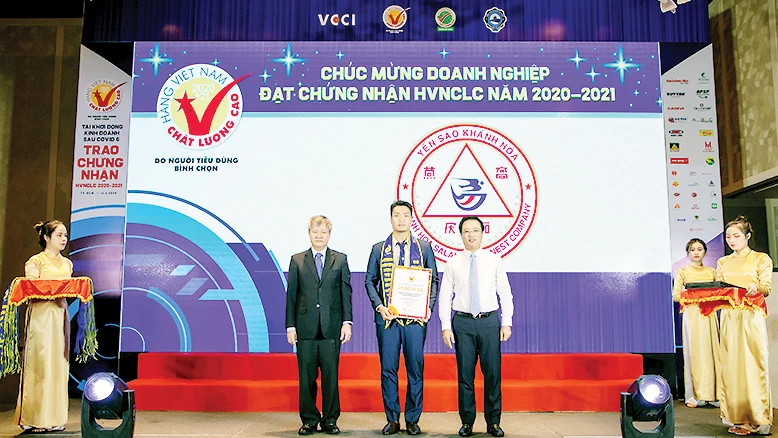 Yến sào Khánh Hòa lần thứ 12 nhận danh hiệu Hàng Việt Nam chất lượng cao 2020