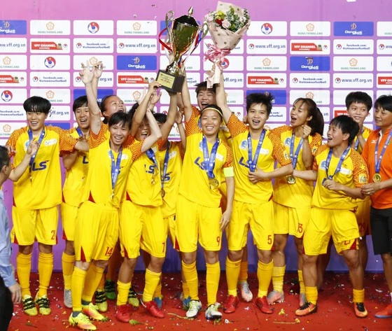 TPHCM lần đầu vô địch Cúp Quốc gia 2020. Ảnh: MINH HOÀNG