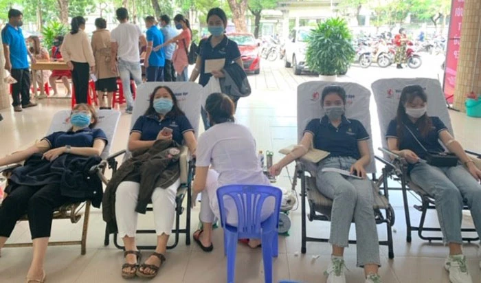 Nhân viên Shinhan Finance hiến máu trong thời điểm máu khan hiếm tại Đà Nẵng