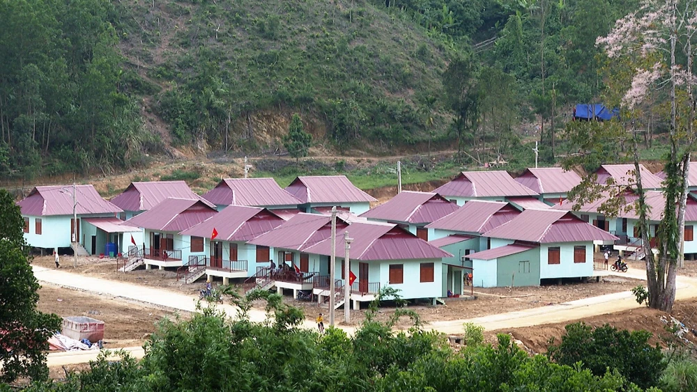 Nóc ông Đề, xã Trà Leng, được dời về làng Bằng La, xã Trà Dơn