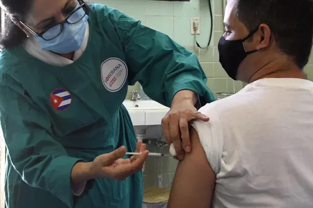 Tiêm thử nghiệm vaccine Covid-19 cho tình nguyện viên tại Cuba