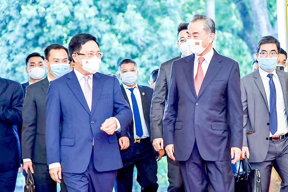 Phó Thủ tướng Thường trực Phạm Bình Minh cùng Bộ trưởng Bộ Ngoại giao Trung Quốc Vương Nghị 