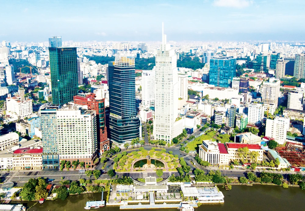 Công viên bến Bạch Đằng cùng với công viên Mê Linh là điểm nhấn đặc biệt bên bờ sông Sài Gòn tại trung tâm TPHCM. Ảnh: DŨNG PHƯƠNG