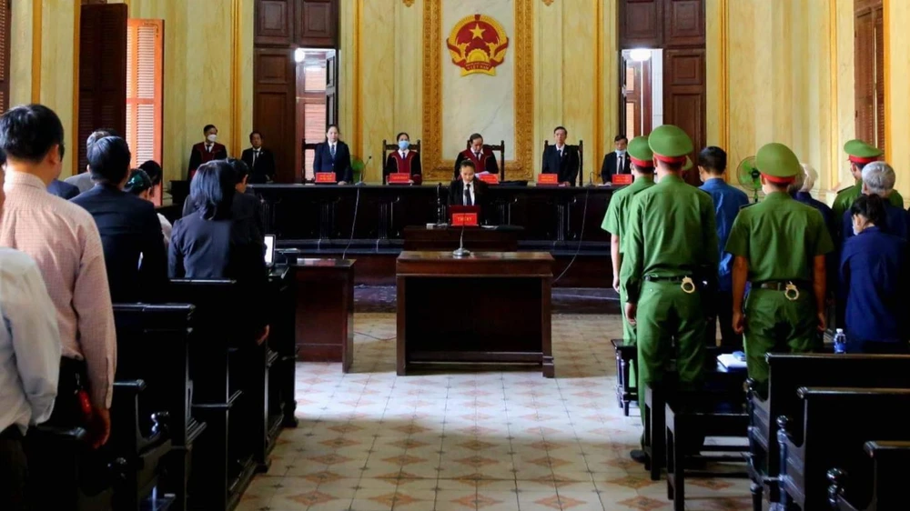  Phiên tòa xét xử sơ thẩm bị cáo Trần Phương Bình và đồng phạm vào sáng 14-3
