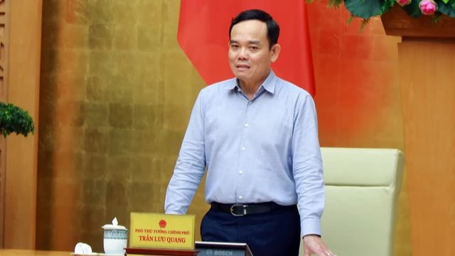 Phó Thủ tướng Trần Lưu Quang chủ trì cuộc họp với 17 bộ, cơ quan Trung ương về tình hình giải ngân vốn đầu tư công. Ảnh: VGP